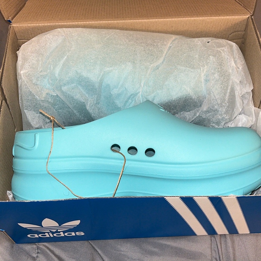 Adidas clogs Size 9 nwt